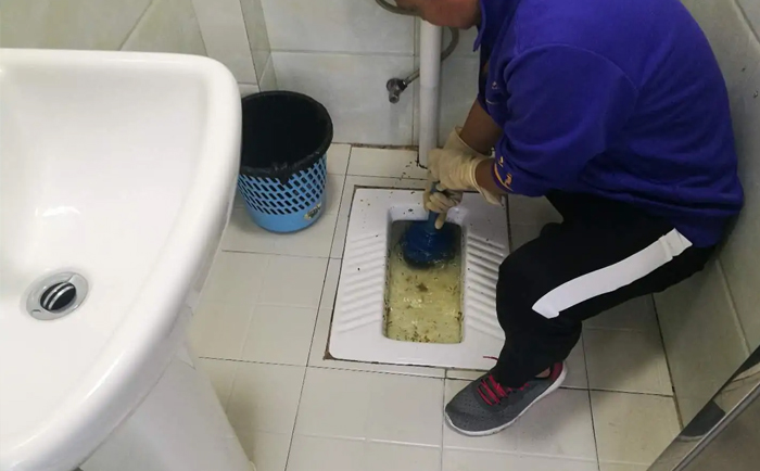 老城镇疏通蹲坑