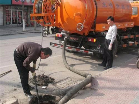 老城镇清掏化粪池，健康生活从这里开始